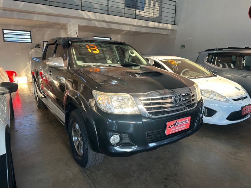 Veculo: Toyota - Hilux - 3.0 4X4 Aut. 4P.  em Ribeiro Preto