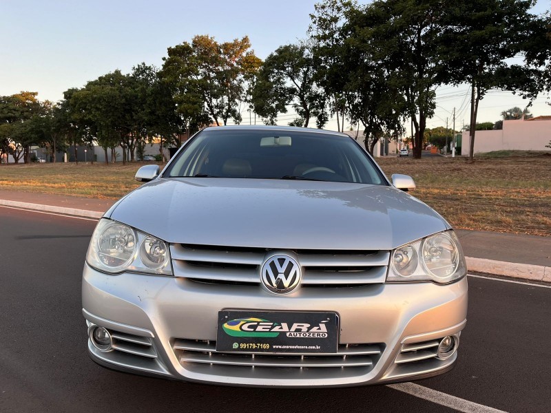 Veculo: Volkswagen - Golf -  Gol Sportline 1.6 em Sertozinho