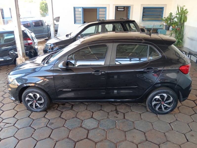 Veculo: Fiat - Argo - Drive 1.3 4P.  em Cravinhos
