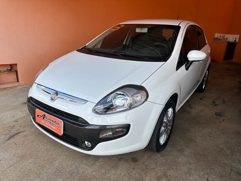 Veculo: Fiat - Punto - 1.6 Essence 4P. em Ribeiro Preto