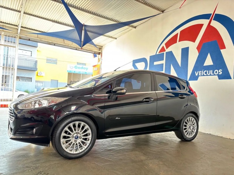 Veculo: Ford - Fiesta Hatch - New Titanium 1.6 Aut. 4P. em Cravinhos