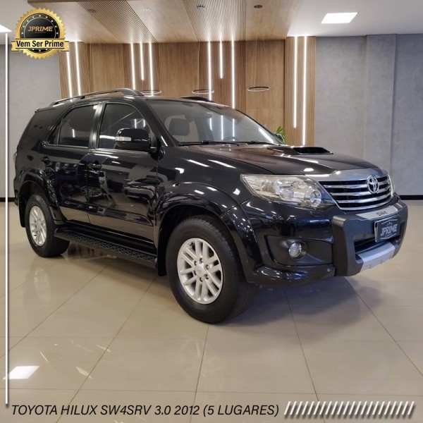 Veculo: Toyota - Hilux - SW4 SRV 3.0 5 Lugares em Batatais