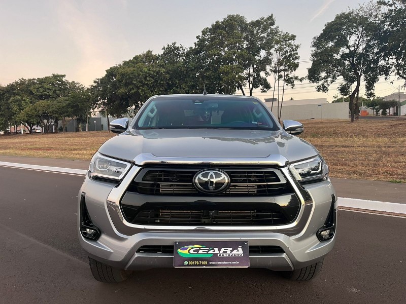 Veculo: Toyota - Hilux - Hilux Cd SRX em Sertozinho