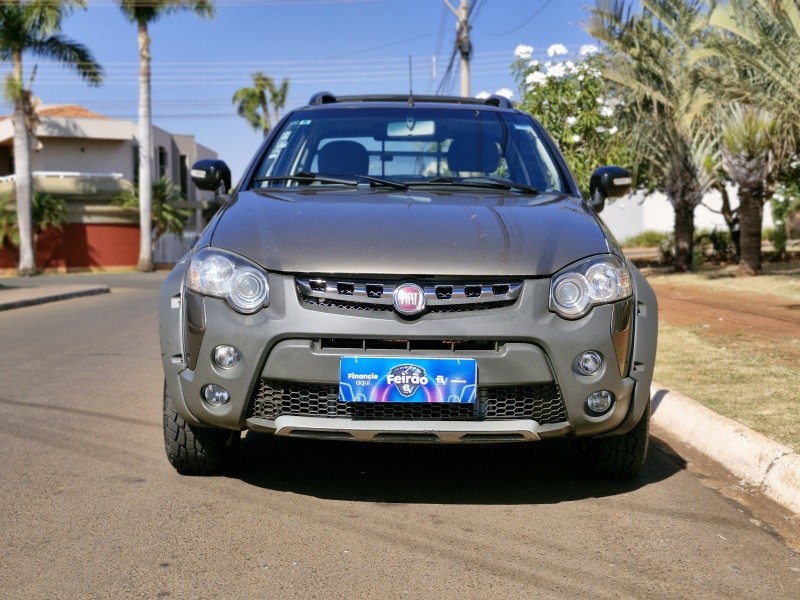 Veculo: Fiat - Strada - CE 1.8 em Sertozinho