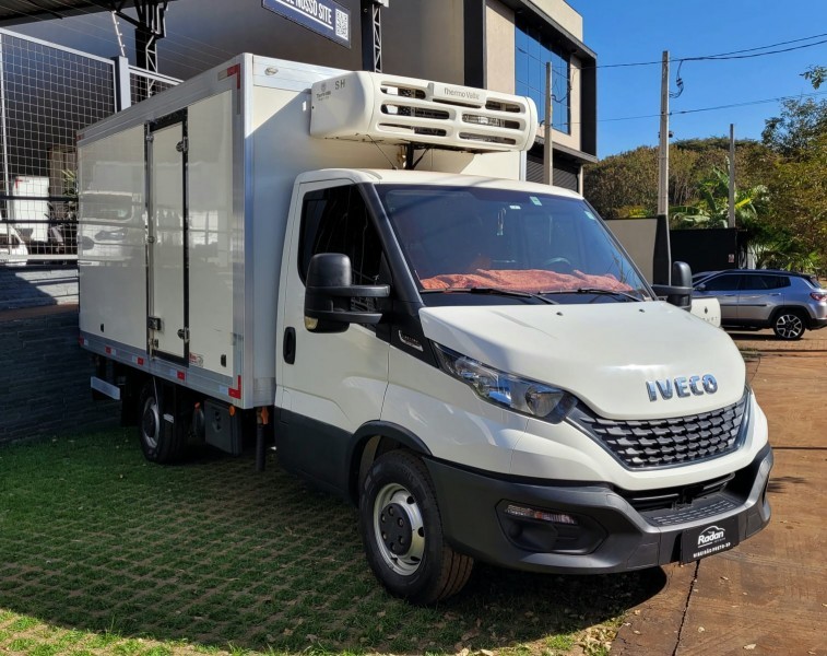 Veculo: Iveco - Daily - 3.0 TURBO DIESEL 35-150 CHASSI CS MANUAL em Ribeiro Preto