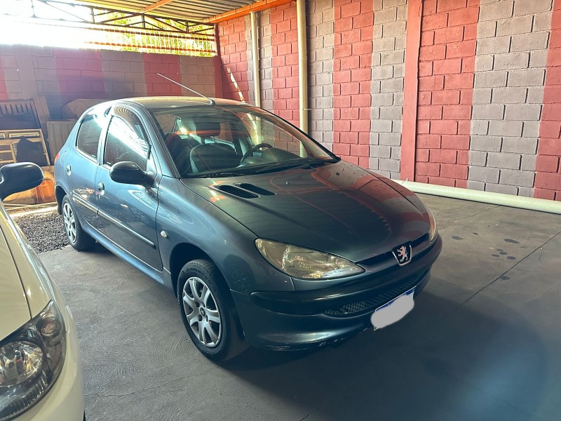 Veculo: Peugeot - 206 - Presence 1.4 em Ribeiro Preto