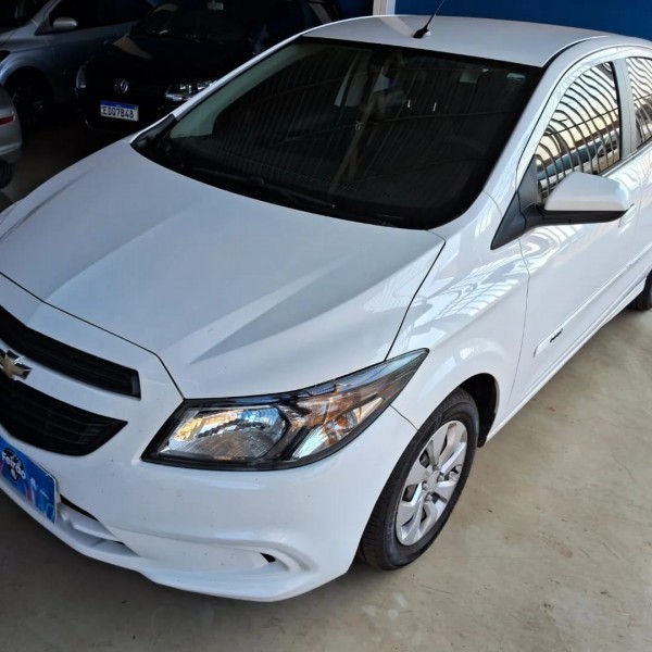 Veculo: Chevrolet (GM) - Onix - 1.0 JOY 6 MARCHAS em Brodowski