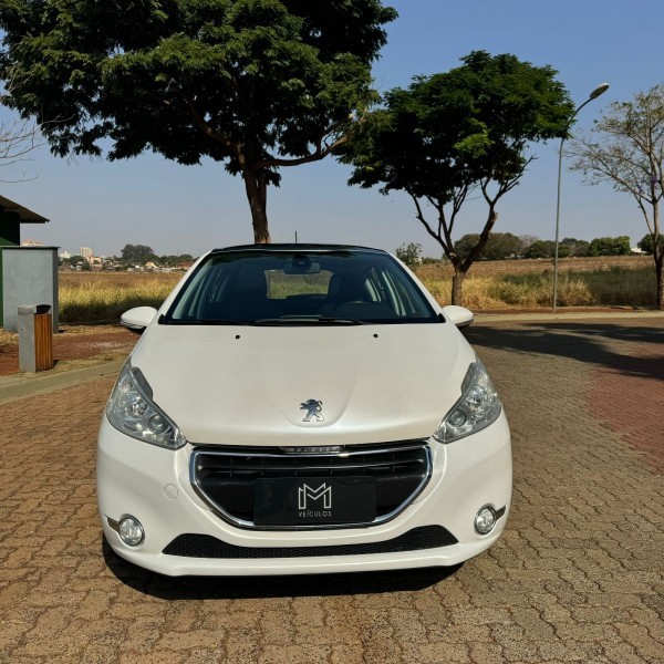 Veculo: Peugeot - 208 - Griffe em Ribeiro Preto