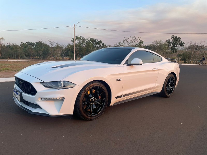 Veculo: Ford - Mustang - BLACK SHADOW 5.0 V/8 em Sertozinho