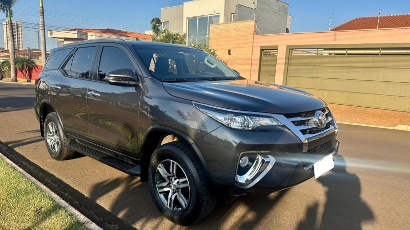 Veculo: Toyota - Hilux - SW4 SRV 2.7 7LUGAR em Sertozinho