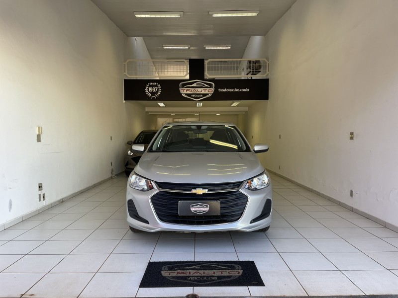 Veculo: Chevrolet (GM) - Onix - 1.0 LT em Ribeiro Preto