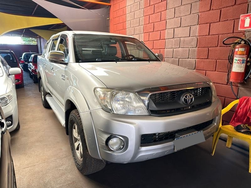 Veculo: Toyota - Hilux - CD 4X2 SR 4P.  em Ribeiro Preto