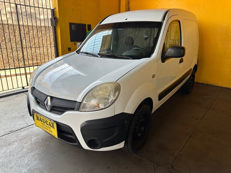 Veculo: Renault - Kangoo - 3P.  em Ribeiro Preto