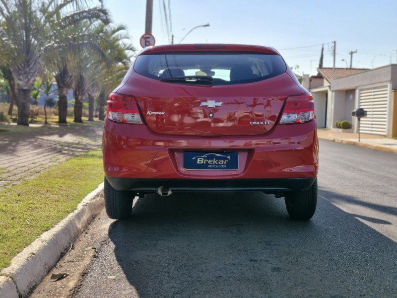 Veculo: Chevrolet (GM) - Onix - LT em Sertozinho