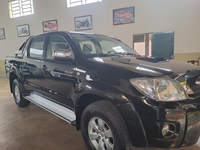 Veculo: Toyota - Hilux - CD SRV 4X4 Aut. 4P. em Sales Oliveira