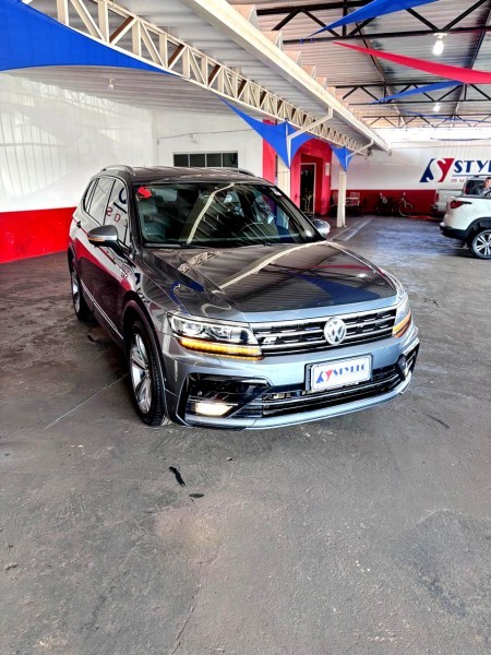 Veculo: Volkswagen - Tiguan - Allspace R Line 7 Lugares em Sertozinho