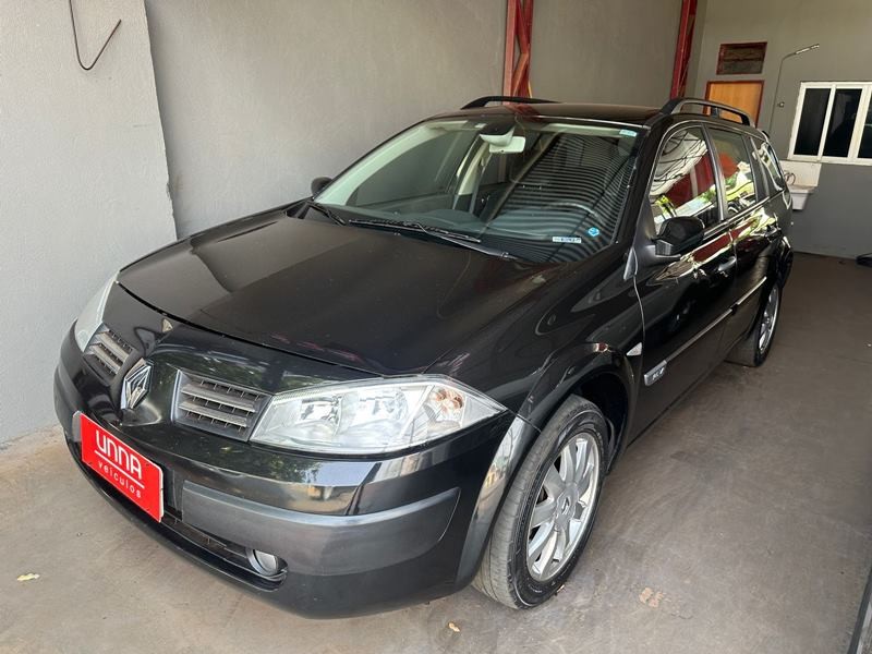 Veculo: Renault - Mgane Hatch - 1.6 4P.  em Ribeiro Preto