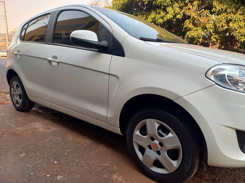 Veculo: Fiat - Palio - 1.0 Attractive 4P. em Orlndia