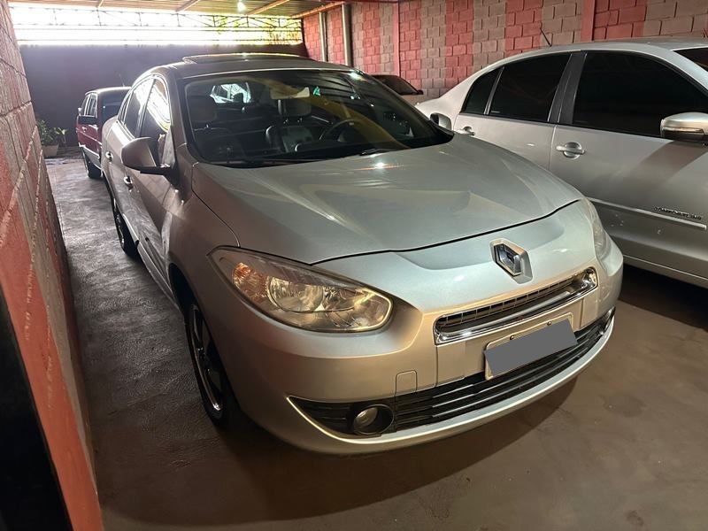 Veculo: Renault - Fluence - Dynamique 2.0 4P.  em Ribeiro Preto