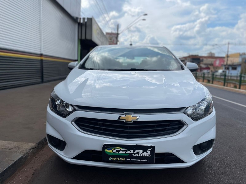 Veculo: Chevrolet (GM) - Onix - Onix 1.0 LT  em Sertozinho