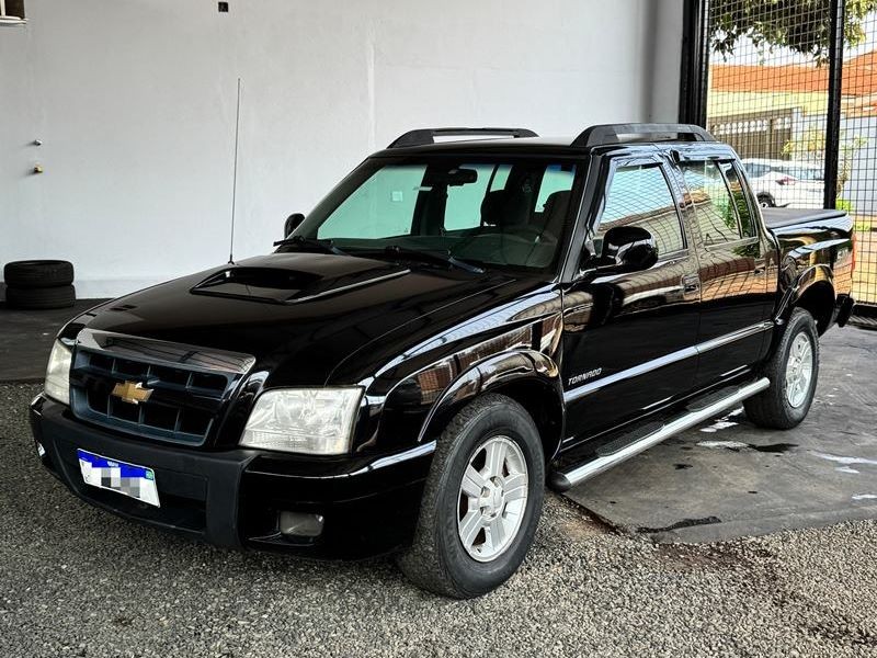 Veculo: Chevrolet (GM) - S-10 - 4X4 CD 2.8 Tornado 4P.  em Ribeiro Preto