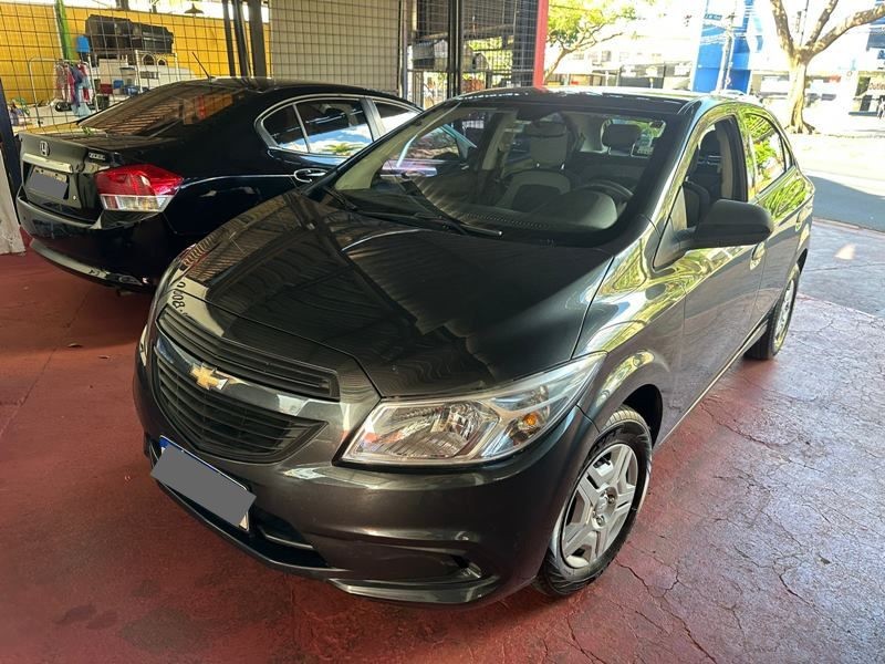 Veculo: Chevrolet (GM) - Onix - 1.0 LS 4P.  em Ribeiro Preto