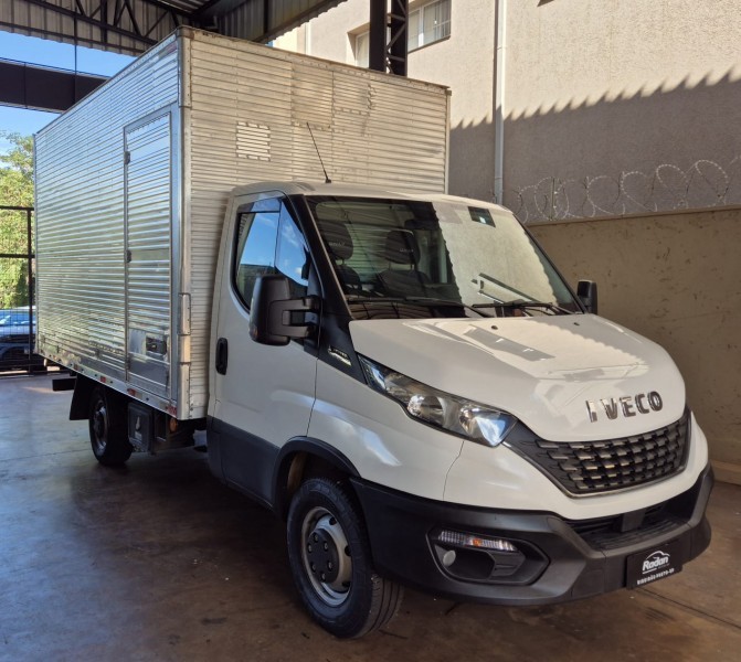 Veculo: Iveco - Daily - Iveco Daily 35-150 Mod 2021 Completo em Ribeiro Preto