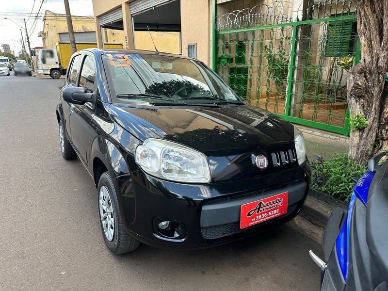 Veculo: Fiat - Uno - 1.0 Vivace 4P.  em Ribeiro Preto