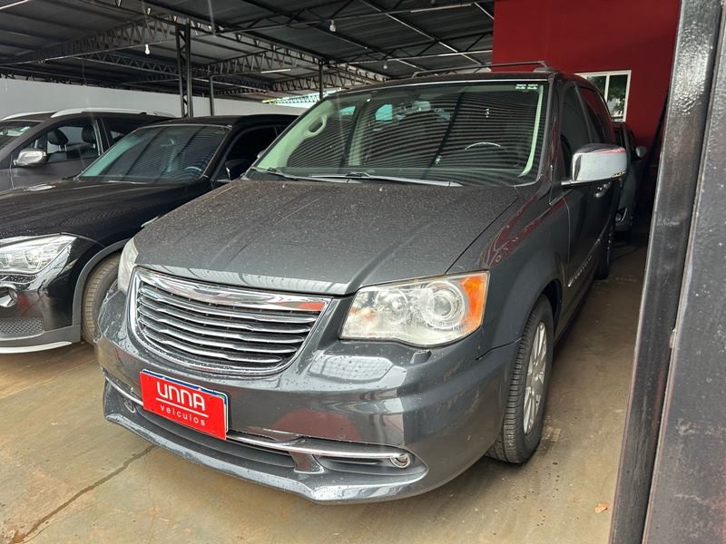 Veculo: Chrysler - Town & Country Limited - 3.6 7L em Ribeiro Preto