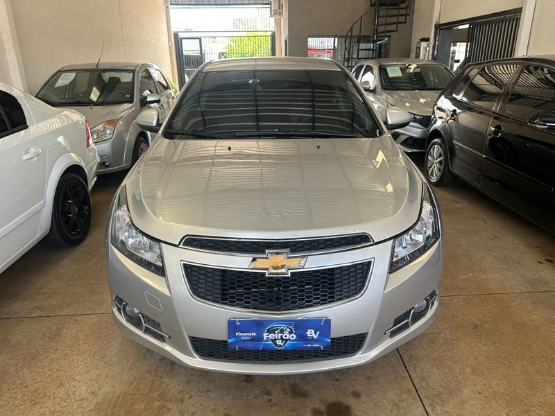 Veculo: Chevrolet (GM) - Cruze - Hatch 1.8 4P.  em Ribeiro Preto