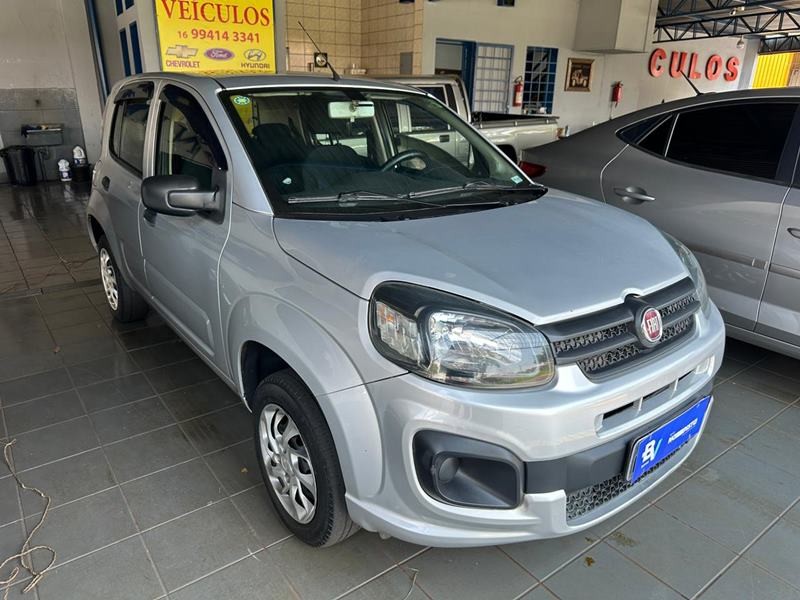 Veculo: Fiat - Uno - 1.0 Atrative 4P.  em Ribeiro Preto