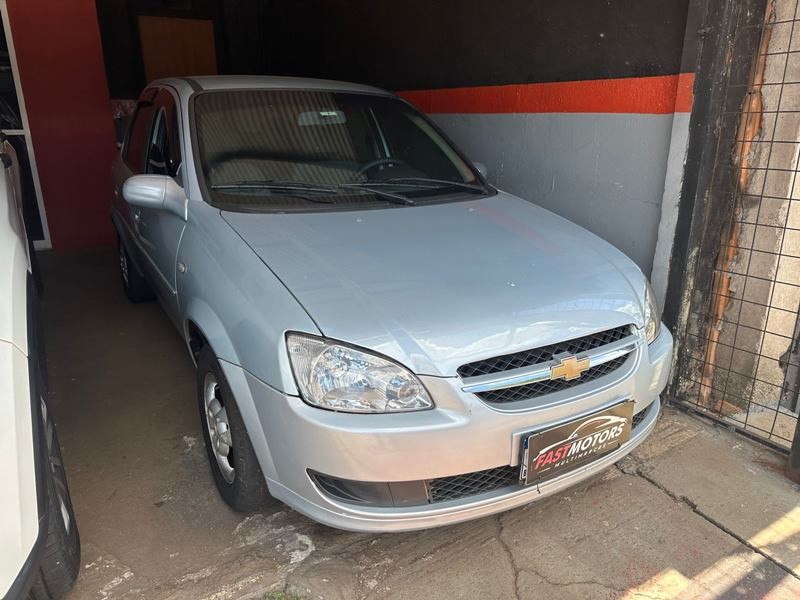 Veculo: Chevrolet (GM) - Corsa Sedan - Classic 1.0 4P.  em Ribeiro Preto