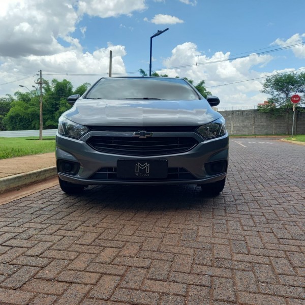 Veculo: Chevrolet (GM) - Onix Sedan - 1.0 em Ribeiro Preto