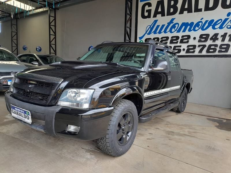 Veculo: Chevrolet (GM) - S-10 - Excutive 2.4 CD 4P.  em Ribeiro Preto