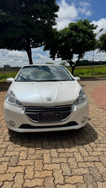 Veculo: Peugeot - 208 - 1.5 active pack em Ribeiro Preto