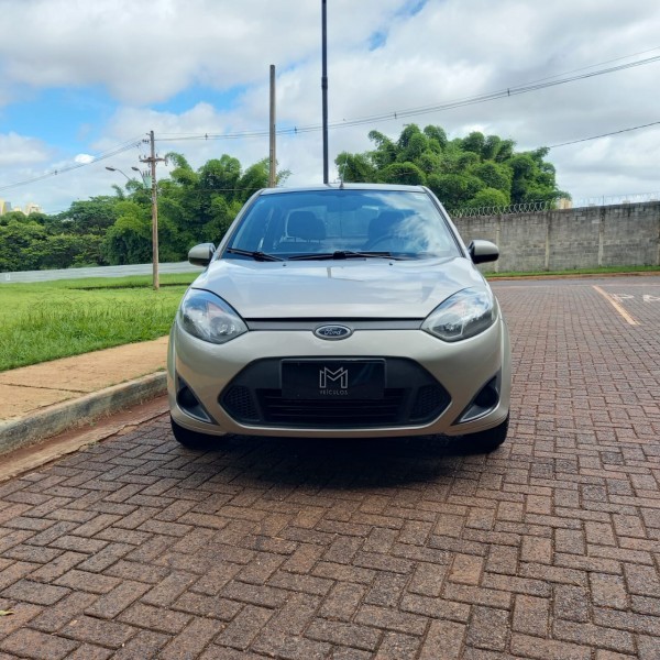 Veculo: Ford - Fiesta Sedan - 1.6 Flex em Ribeiro Preto