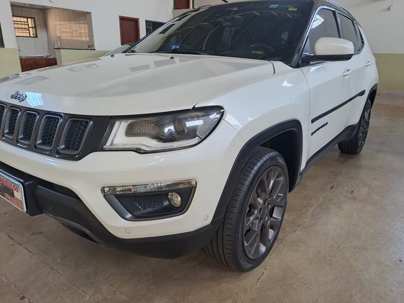 Veculo: Jeep - Compass - Limited S 4X4 Aut. 4P.   em Sales Oliveira