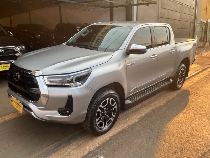 Veculo: Toyota - Hilux - HILUX em Ribeiro Preto