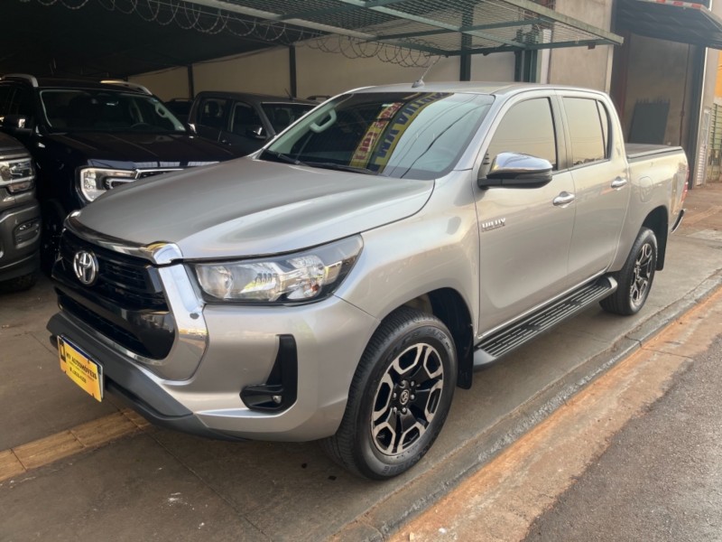 Veculo: Toyota - Hilux - HILUX em Ribeiro Preto