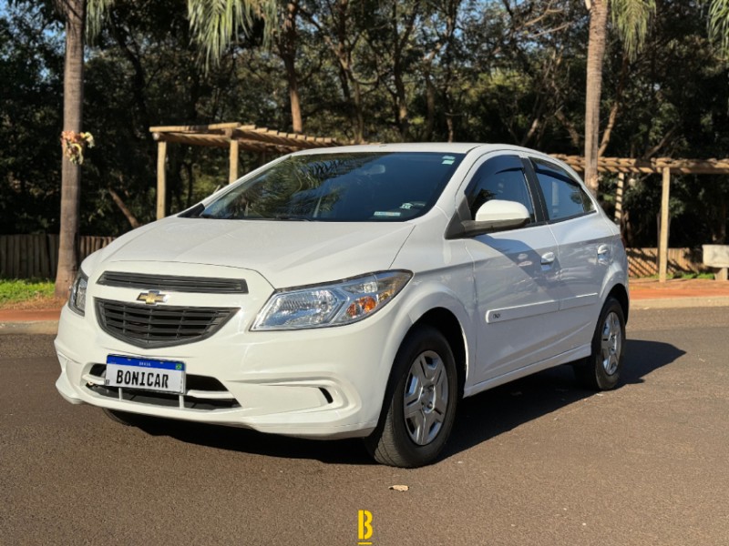 Veculo: Chevrolet (GM) - Onix - LS em Sertozinho