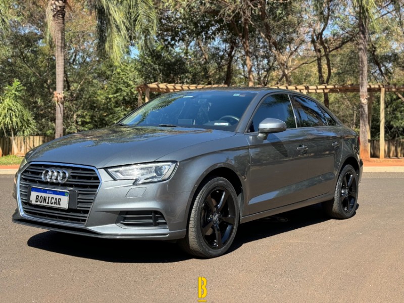 Veculo: Audi - A3 - Ambiente em Sertozinho