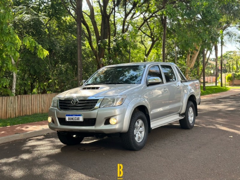 Veculo: Toyota - Hilux - SRV 4X4 em Sertozinho