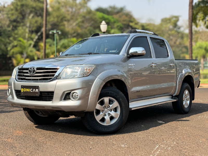 Veculo: Toyota - Hilux -  em Sertozinho