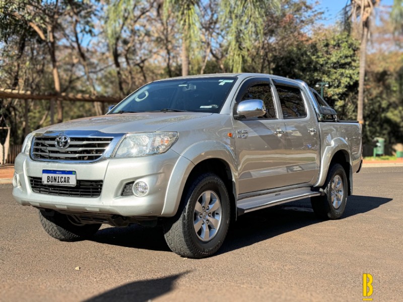 Veculo: Toyota - Hilux -  em Sertozinho