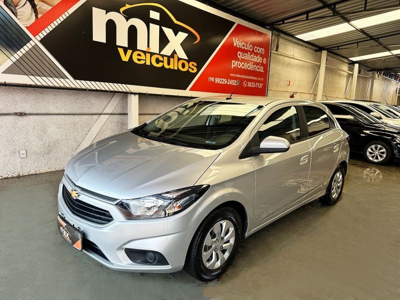 Veculo: Chevrolet (GM) - Onix - 1.0 MPFI LT 8V em Ribeiro Preto