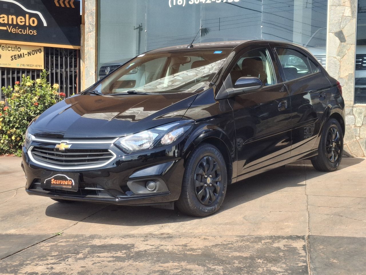 Veculo: Chevrolet (GM) - Onix - HATCH LT 1.0 8V FlexPower 5p Mec. em Sertozinho