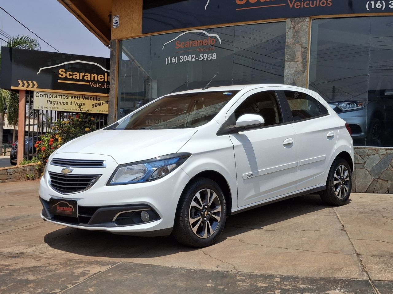 Veculo: Chevrolet (GM) - Onix - HATCH LTZ 1.4 8V FlexPower 5p Mec. em Sertozinho