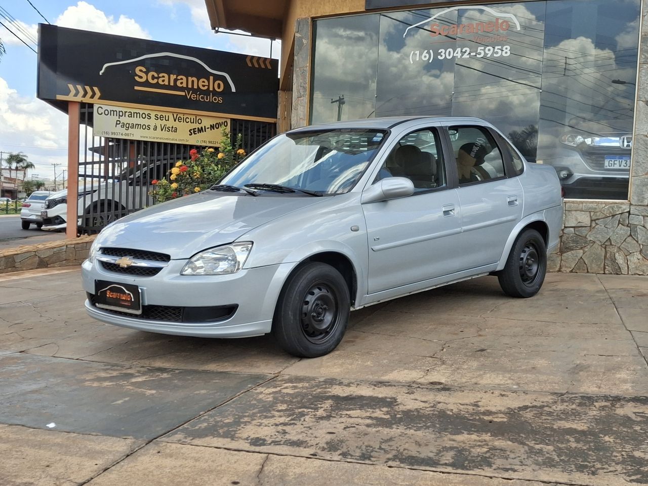 Veculo: Chevrolet (GM) - Corsa Sedan - Life/LS 1.0 VHC FlexP. 4p em Sertozinho