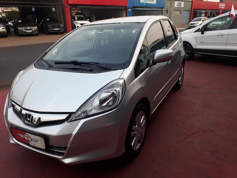 Veculo: Honda - Fit - FIT em Ribeiro Preto