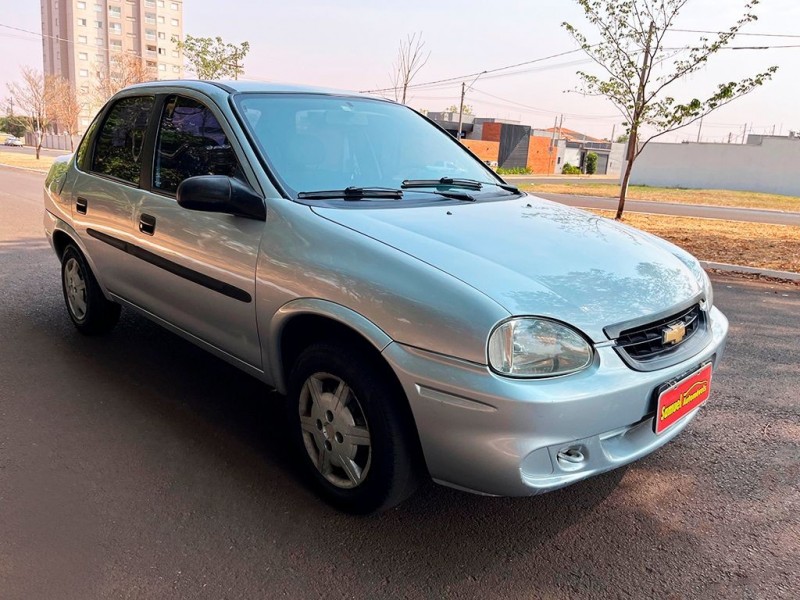 Veculo: Chevrolet (GM) - Corsa Sedan - 1.0 MPFI LIFE 8V em Sertozinho